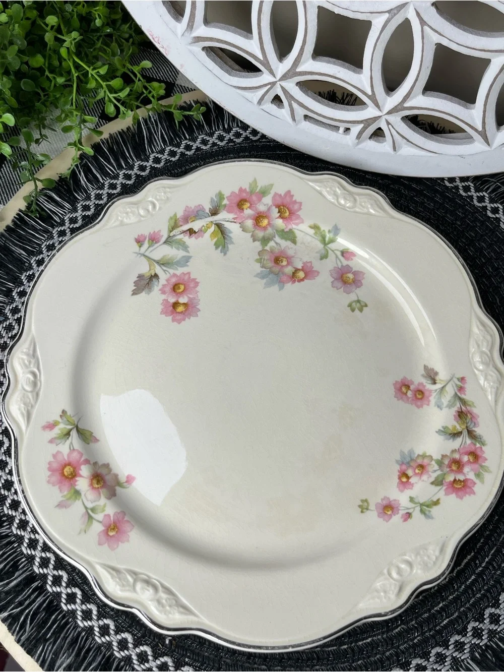 Homer Laughlin Virginia Rose JJ59 Dinner Plate Platinum Trim